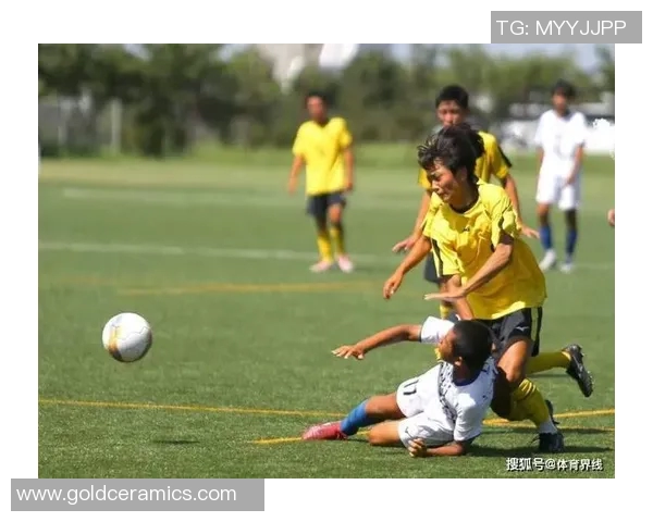 祖籍中国的足球明星们如何在国际舞台上闪耀光芒与成就辉煌职业生涯