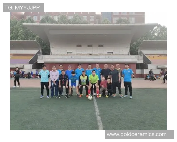 赛后分析：上海足球队与北京足球队的表现与状态对比探讨