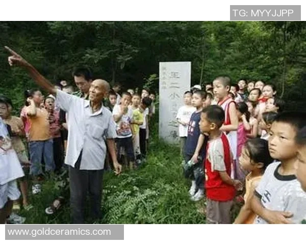 足球明星与乡村老人之间的温情故事揭示了爱与梦想的力量与希望